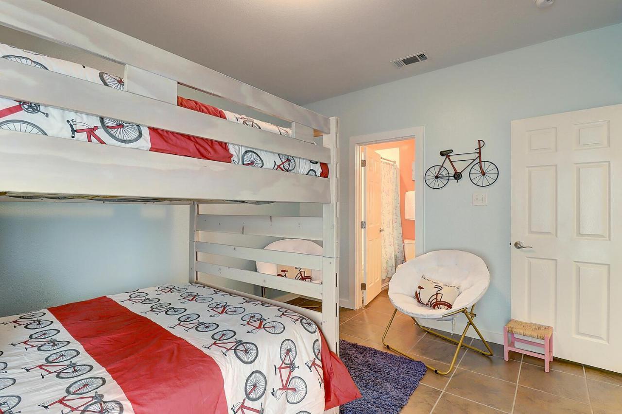 Crawfishin For A Compliment Apartment Port Aransas Exterior photo