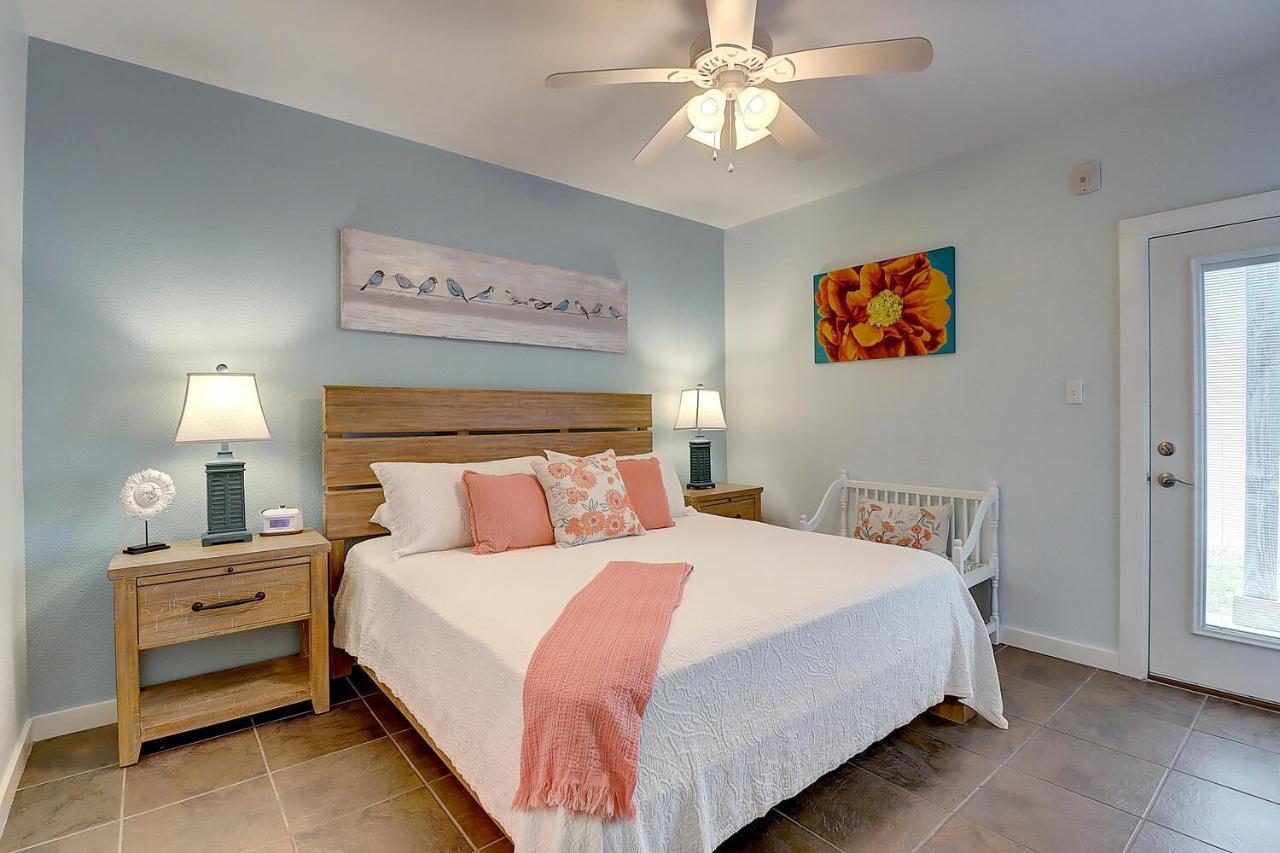 Crawfishin For A Compliment Apartment Port Aransas Exterior photo