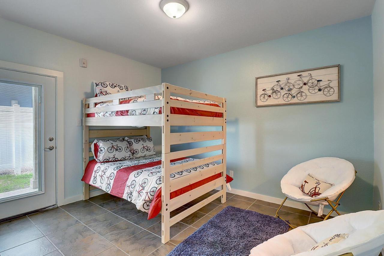 Crawfishin For A Compliment Apartment Port Aransas Exterior photo